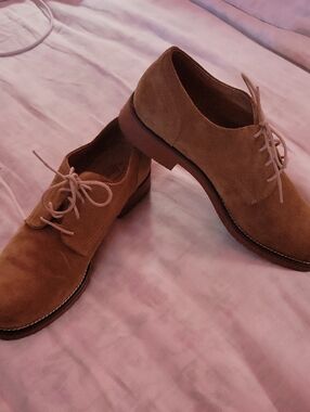 G. H. BASS Brand "Emmie" Tan Suede Tie Up Brogues Size 8.